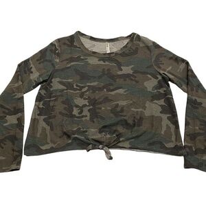 Tresics Camo Sweatshirt Women Size Large NWT